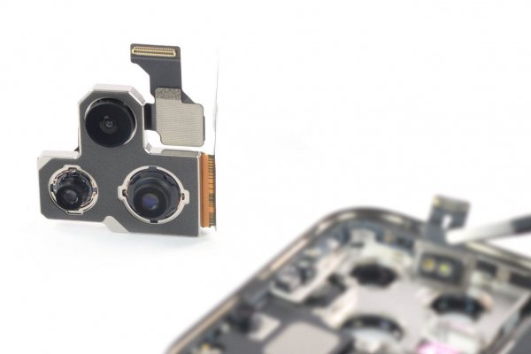 Camera removed from iphone 13 in rack focus
